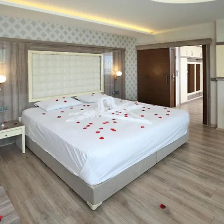 Taskoeprue Otel 4*